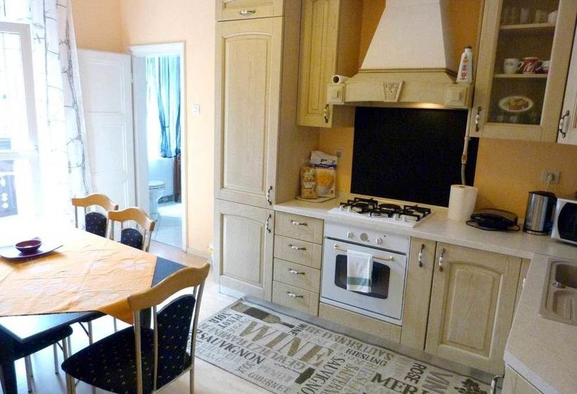 בית מלון כפרי Donos Apartments