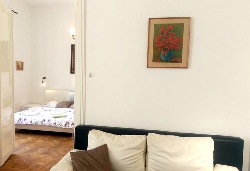 בית מלון כפרי Donos Apartments