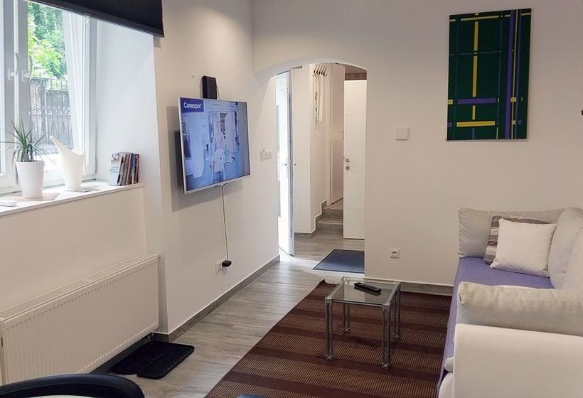 בית מלון כפרי Donos Apartments