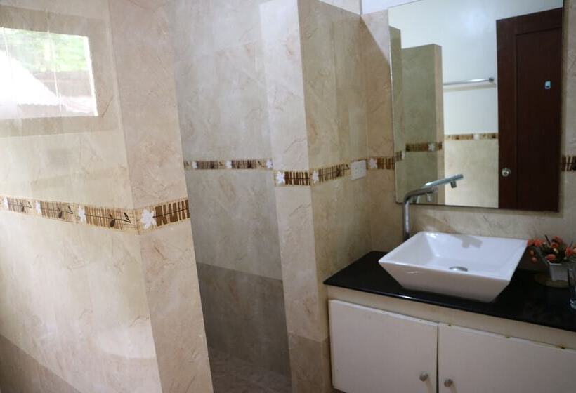 هتل El Nido Reef Strand Resort