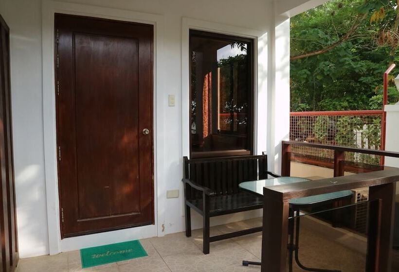 هتل El Nido Reef Strand Resort