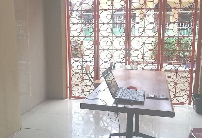 Отель Garces Budget Apartelle