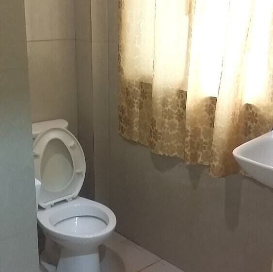 Отель Garces Budget Apartelle