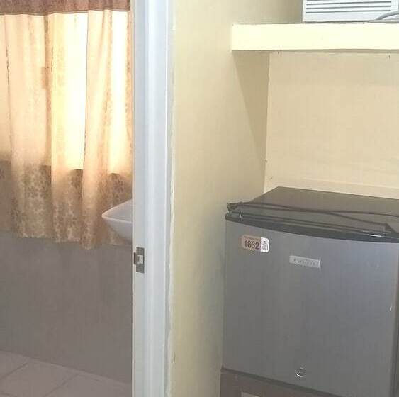 Отель Garces Budget Apartelle