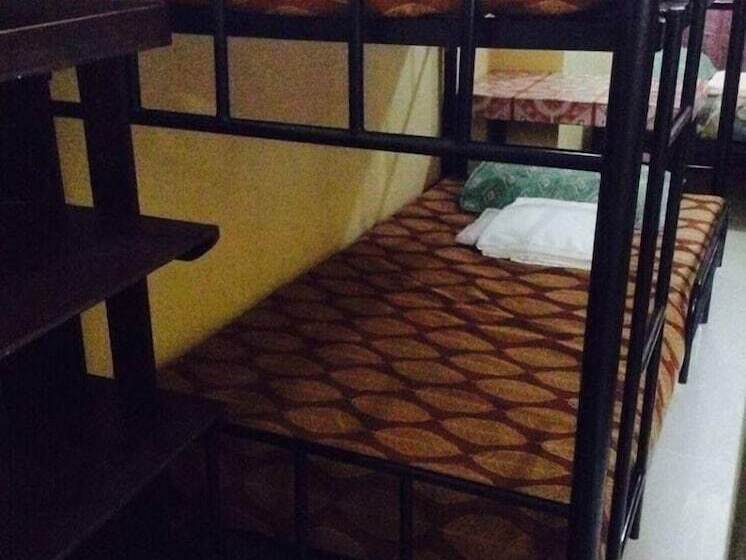 Отель Garces Budget Apartelle