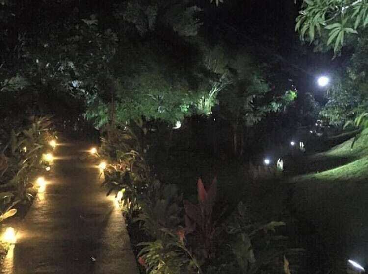 ホテル Manuel Antonio Hostel Resort