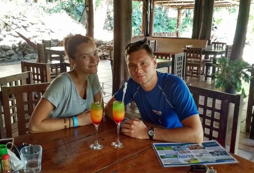 ホテル Manuel Antonio Hostel Resort