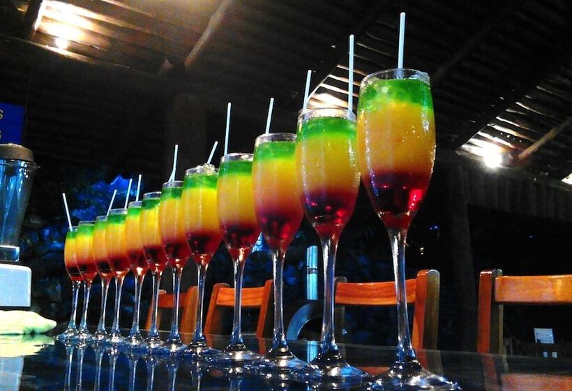 ホテル Manuel Antonio Hostel Resort