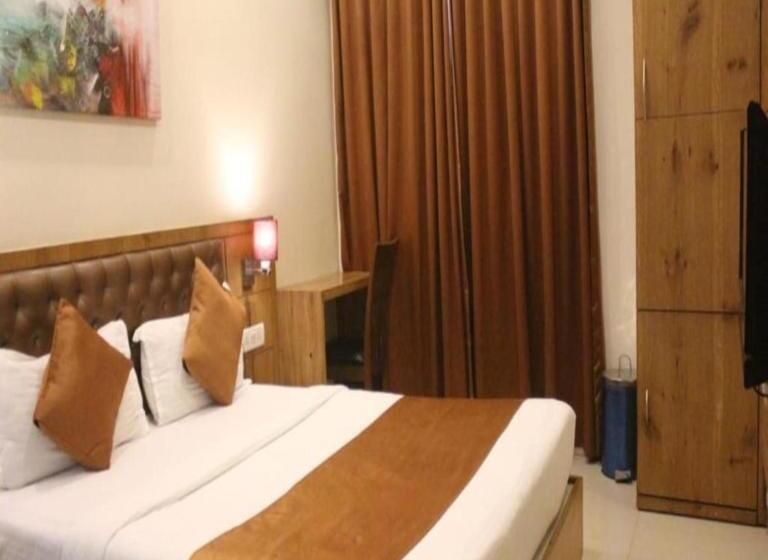 هتل Grandeur Near Mumbai International Airport