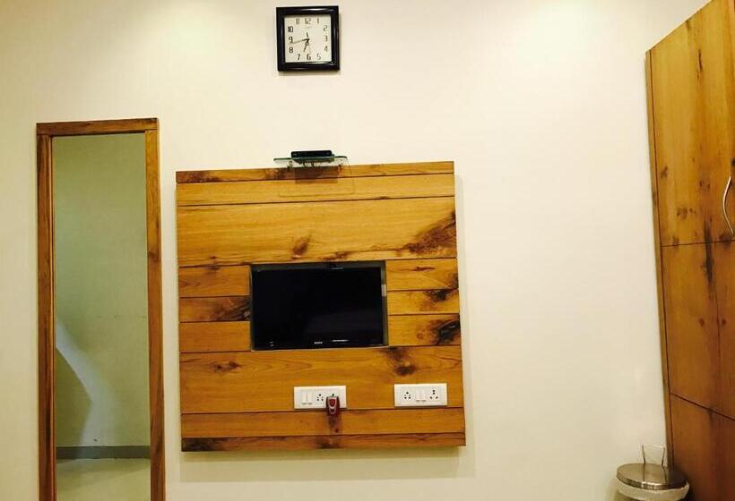 هتل Grandeur Near Mumbai International Airport