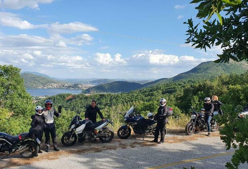 ホテル Guesthouse Vissinokipos   Biker Friendly   Motorrad