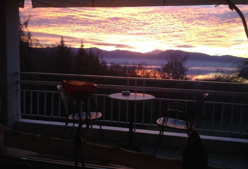 בית מלון כפרי Guesthouse Vissinokipos   Biker Friendly   Motorrad