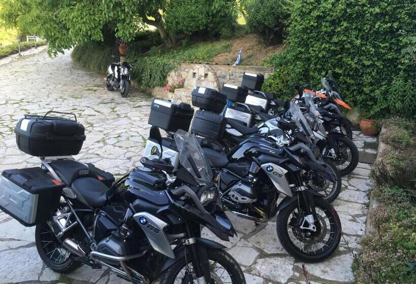 ホテル Guesthouse Vissinokipos   Biker Friendly   Motorrad