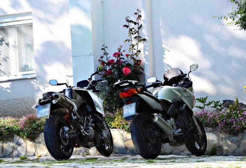 فندق Guesthouse Vissinokipos   Biker Friendly   Motorrad