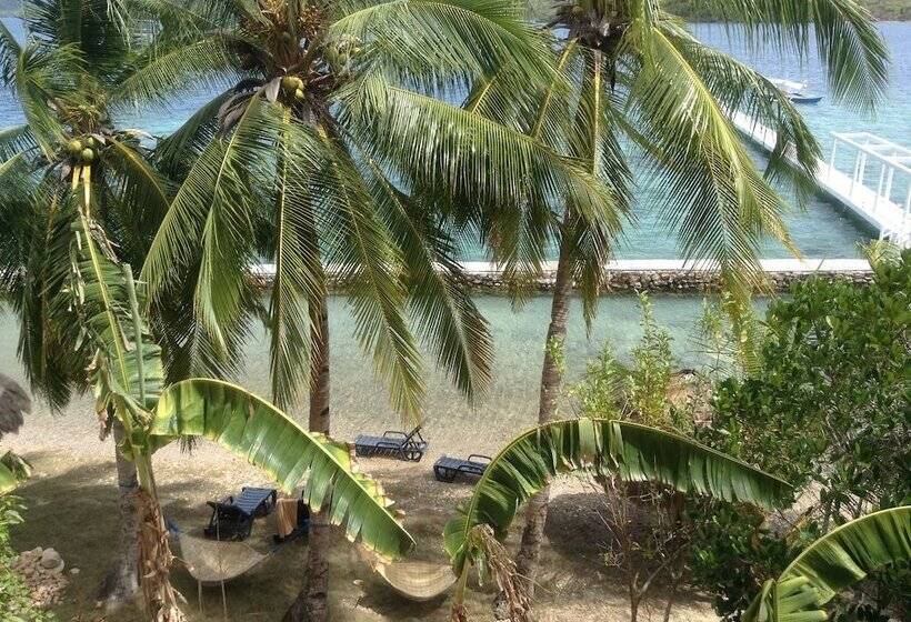 هتل Iris Island Eco Resort