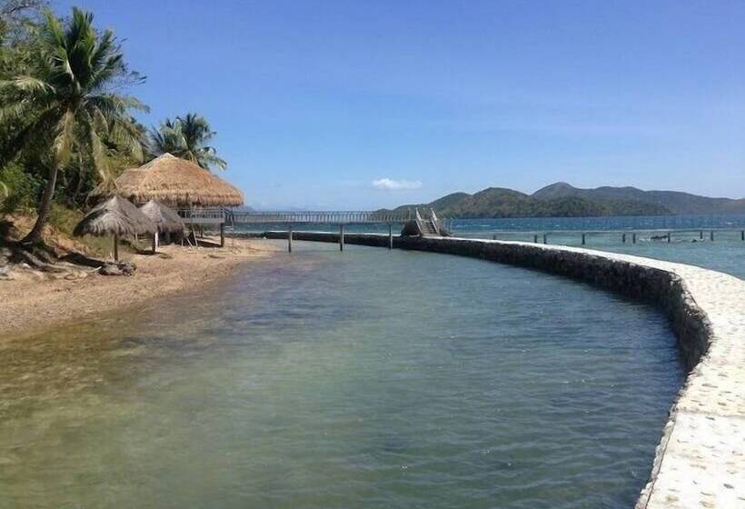 هتل Iris Island Eco Resort