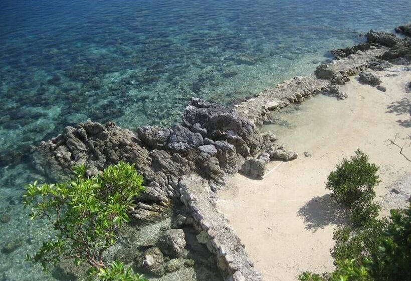 هتل Iris Island Eco Resort