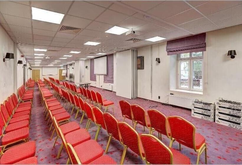 בית מלון כפרי Koszary Arche