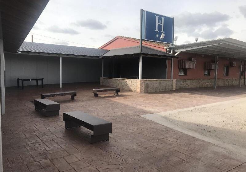 Отель La Hacienda Del Casar