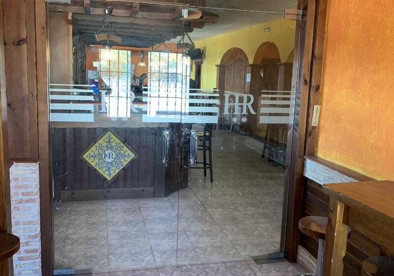 Отель La Hacienda Del Casar