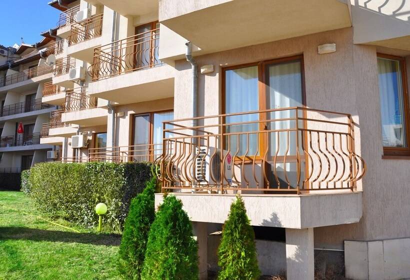 בית מלון כפרי La Playa Apartments