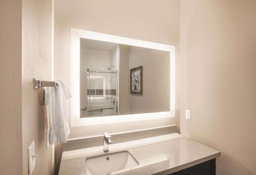 هتل La Quinta By Wyndham Kingsville