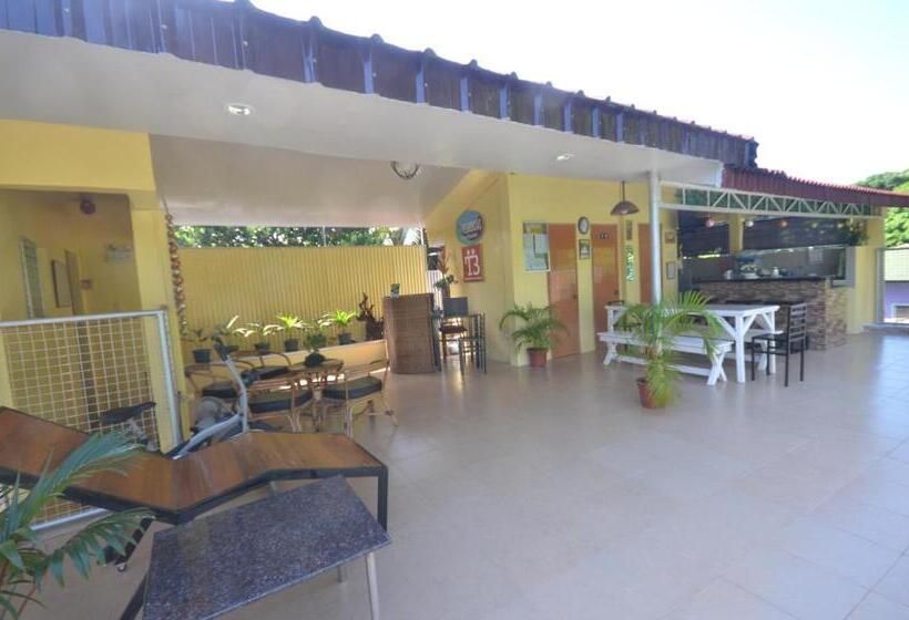 Отель Las Residencias Bed And Breakfast