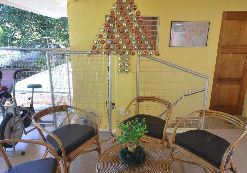 Отель Las Residencias Bed And Breakfast