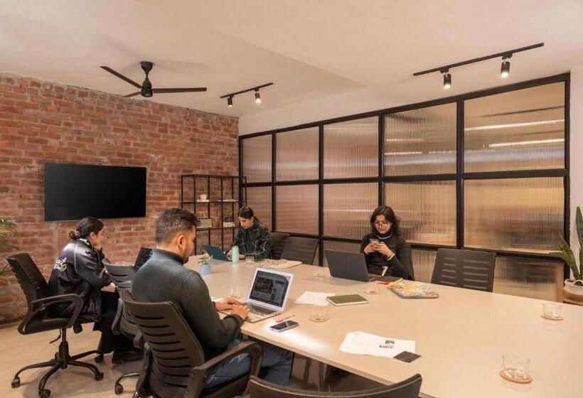 فندق Letsbunk Poshtel