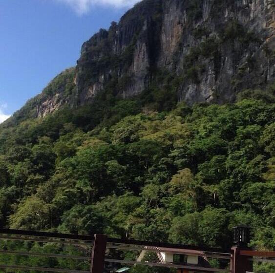 هتل Lolo Bob's Bed And Breakfast