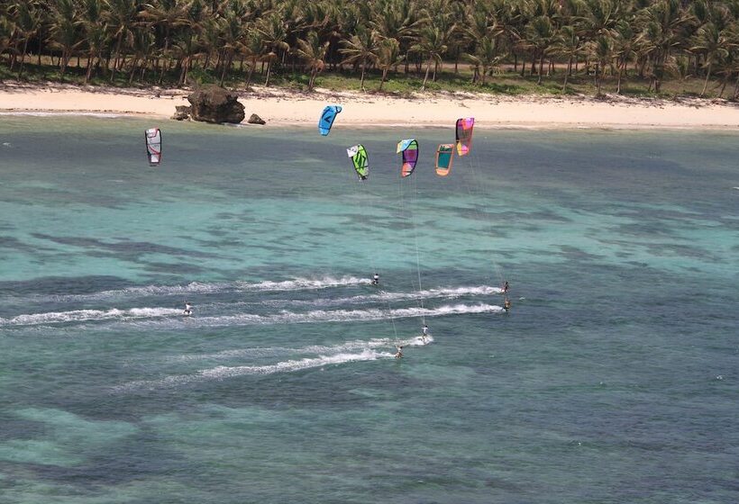 هتل Mangoriders Beach Club