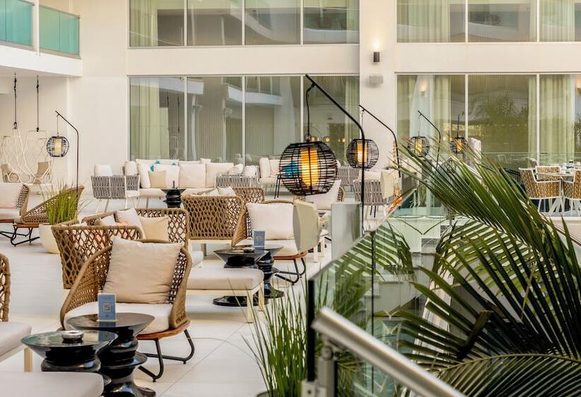 호텔 Nissiblu Beach Resort