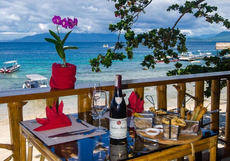 هتل Out Of The Blue Resort