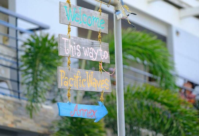 هتل Pacific Waves Inn