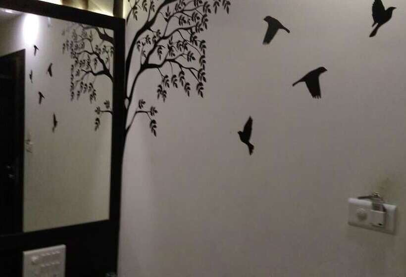 Hotel Palace Residency Near Lokmanya Tilak Terminus