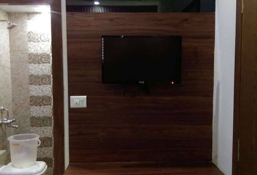 Hotel Palace Residency Near Lokmanya Tilak Terminus