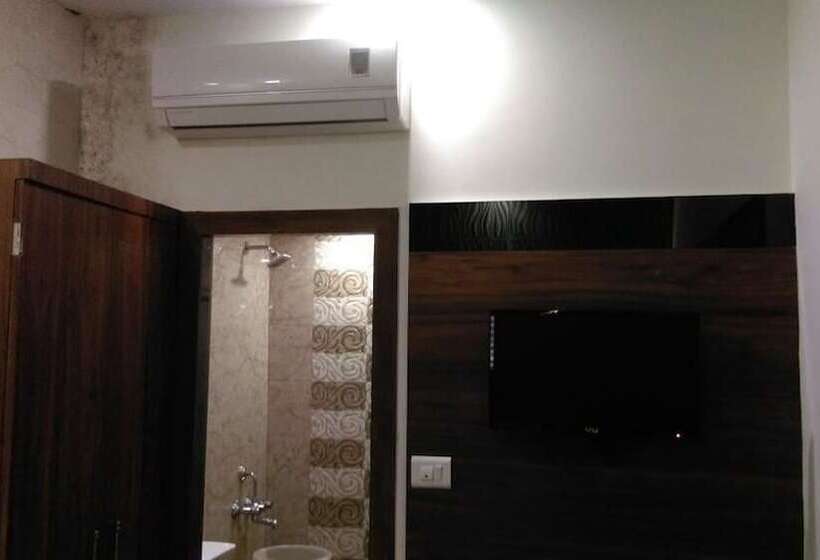 Hotel Palace Residency Near Lokmanya Tilak Terminus