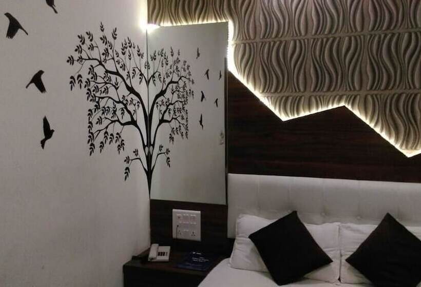 Hotel Palace Residency Near Lokmanya Tilak Terminus