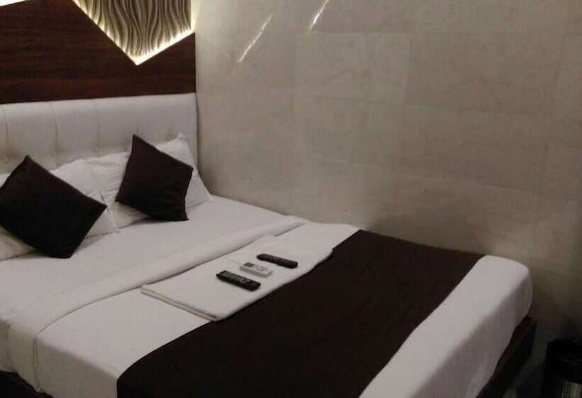 Hotel Palace Residency Near Lokmanya Tilak Terminus