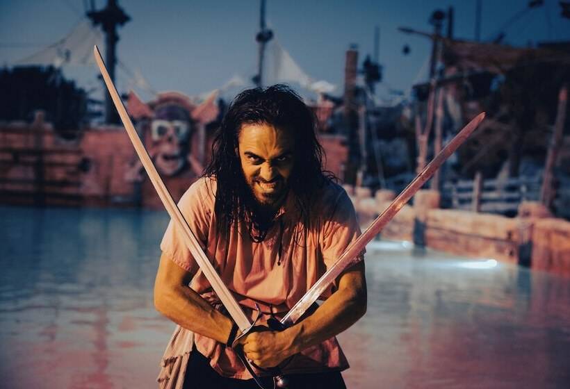 هتل Pirates World