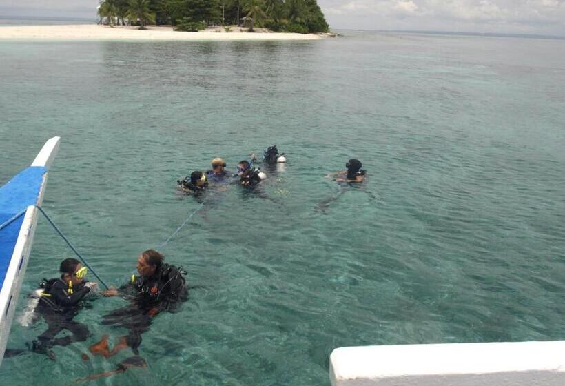 هتل The Sharks Tail Dive Center