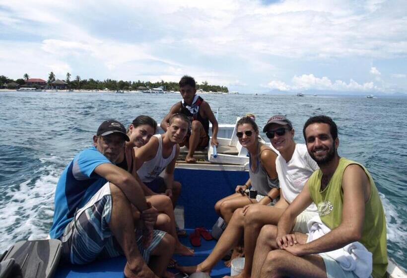 هتل The Sharks Tail Dive Center