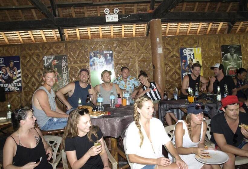 هتل The Sharks Tail Dive Center