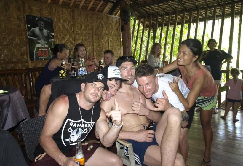 هتل The Sharks Tail Dive Center