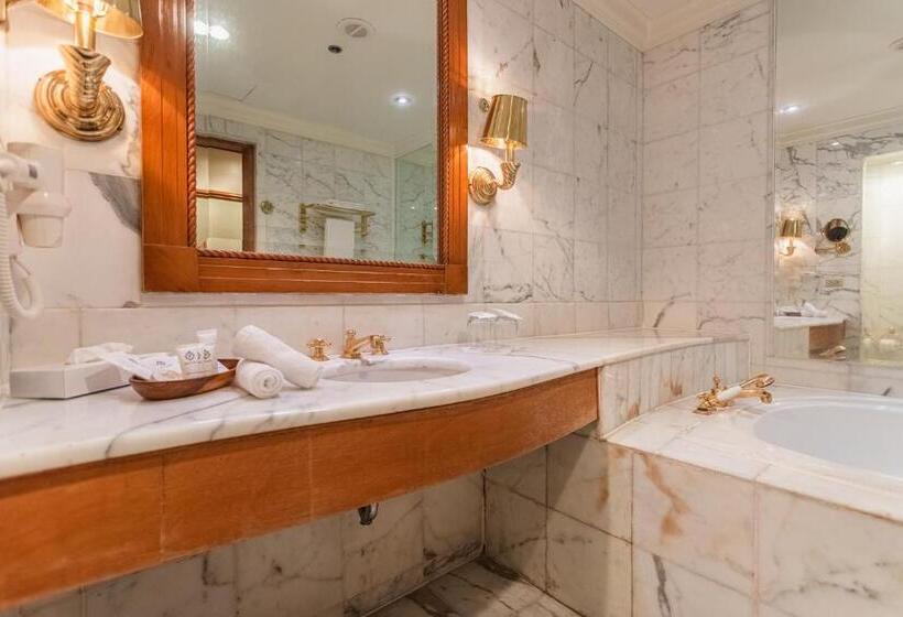 هتل The Subic Bay Yacht Club, Inc