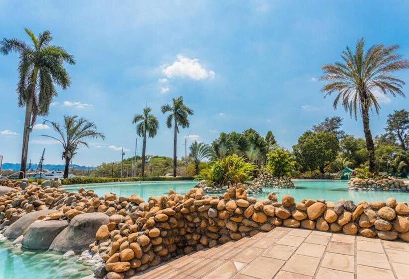 هتل The Subic Bay Yacht Club, Inc