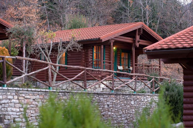 هتل Xenios Chalets