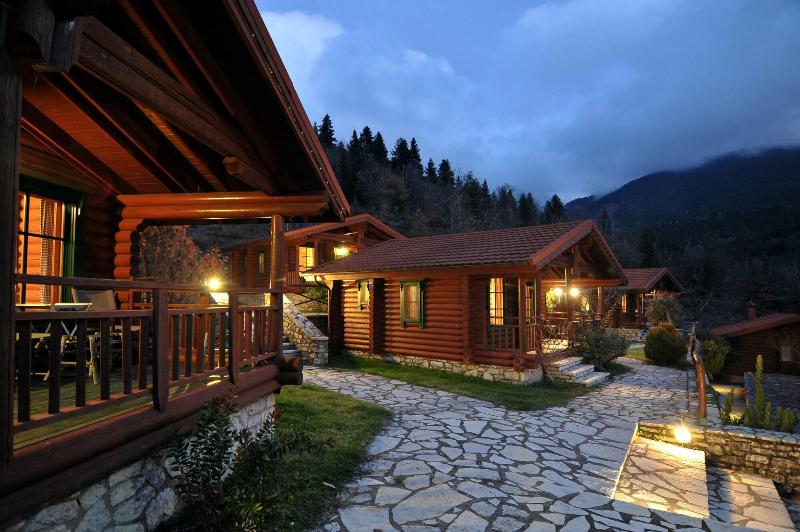 هتل Xenios Chalets