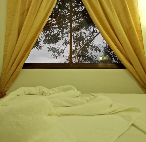 Meaco Hotel   Anilao