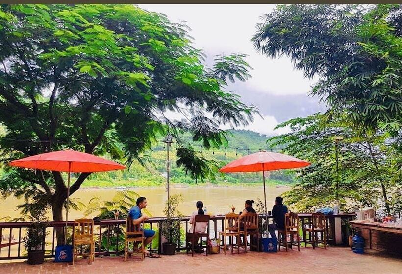 בית מלון כפרי Anisa Mekong Riverside Villa